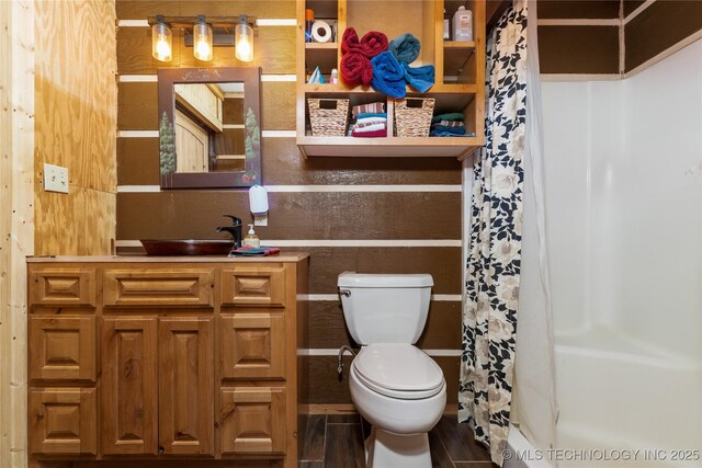 46367 County Road 553, Colcord, OK 74338 - bathroom featuring vanity, wood finished floors, and shower / tub combo