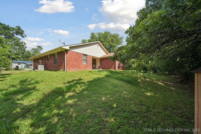 909 N Ross St, Sapulpa, OK 74066 - view of home's exterior with brick siding and a yard