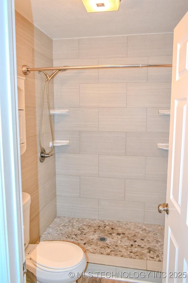 3180 E 2090th Rd, Hugo, OK 74743 - full bath with tiled shower and toilet