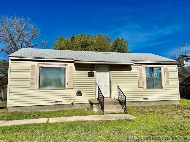1305 7th Ave NW, Ardmore, OK 73401 - view of front facade featuring a front yard