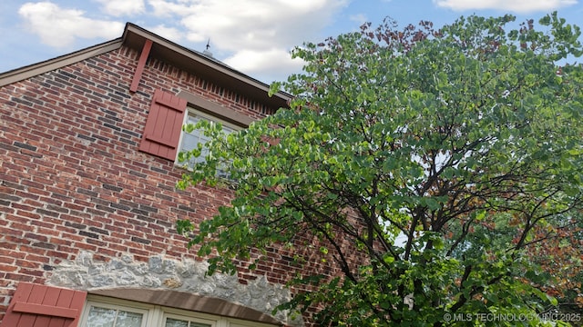 7721 E 101st Pl, Tulsa, OK 74133 - view of side of home featuring brick siding