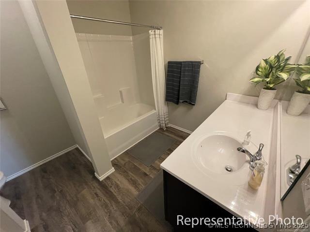 27310 E 117th Pl S, Coweta, OK 74429 - full bath featuring wood finished floors, shower / tub combo, and double vanity