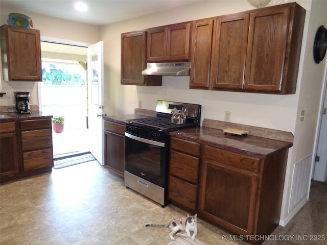 419124 E 1144th Rd, Checotah, OK 74426 - kitchen with stainless steel gas range oven, under cabinet range hood, dark countertops, and recessed lighting