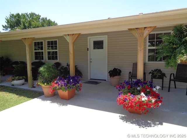 419124 E 1144th Rd, Checotah, OK 74426 - entrance to property featuring a patio
