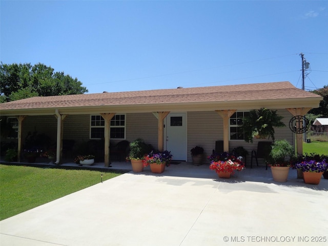 419124 E 1144th Rd, Checotah, OK 74426 - view of front facade with a front yard