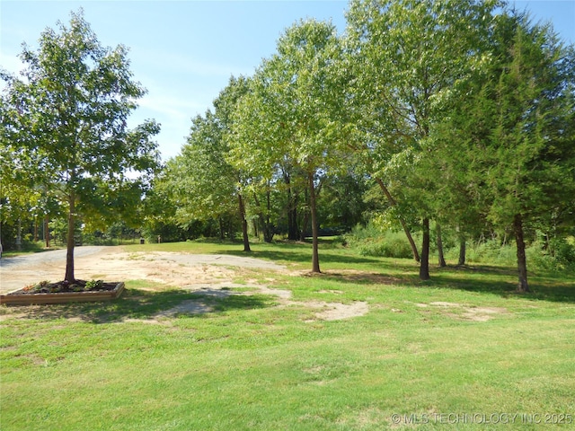 414467 E 1090th Rd, Checotah, OK 74426 - view of home's community with a yard
