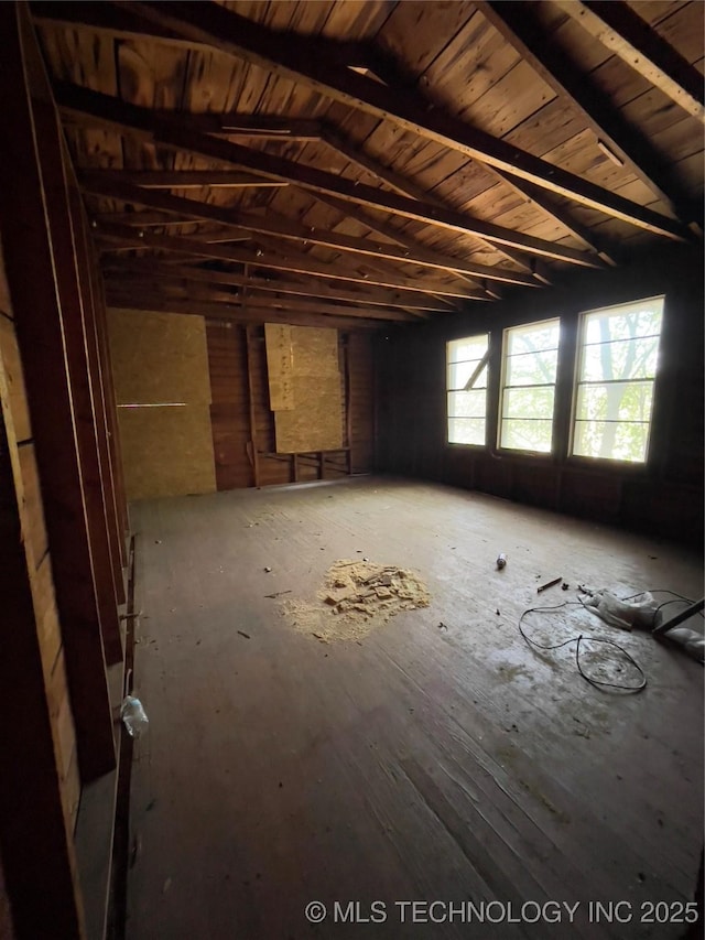 605 N Washington, Ardmore, OK 73401 - miscellaneous room with vaulted ceiling