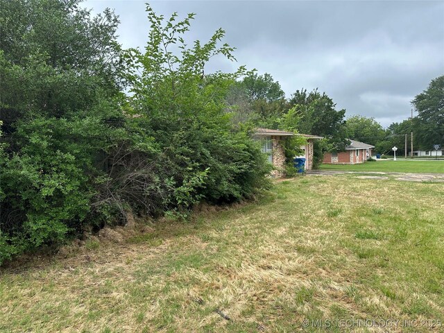 1581 S Velma, Atoka, OK 74525 - view of green lawn