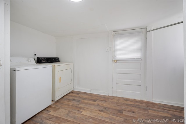 816 S Choctaw Ave, Bartlesville, OK 74003 - laundry area featuring washing machine and dryer and wood finished floors