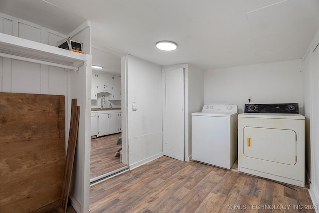 816 S Choctaw Ave, Bartlesville, OK 74003 - laundry room featuring separate washer and dryer and wood finished floors
