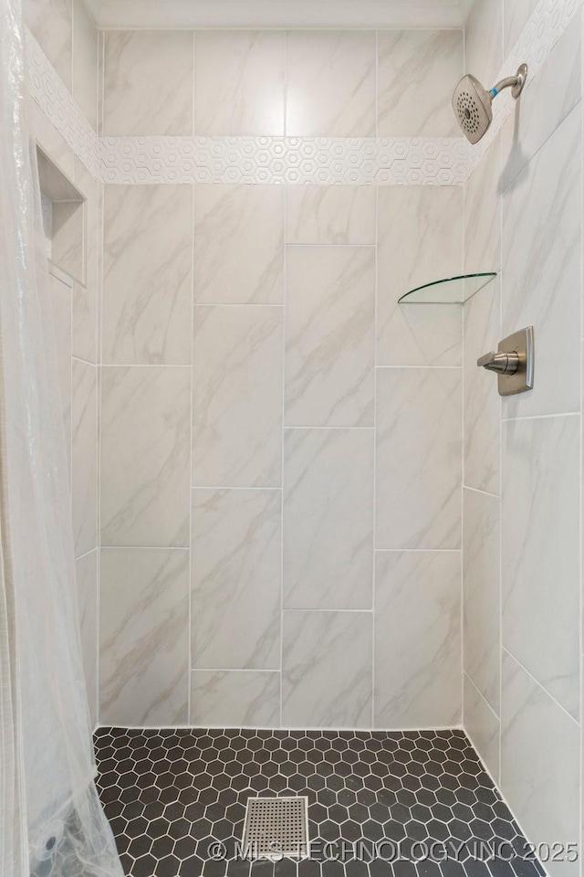 9703 S 100th E Ave, Tulsa, OK 74133 - full bath featuring tiled shower