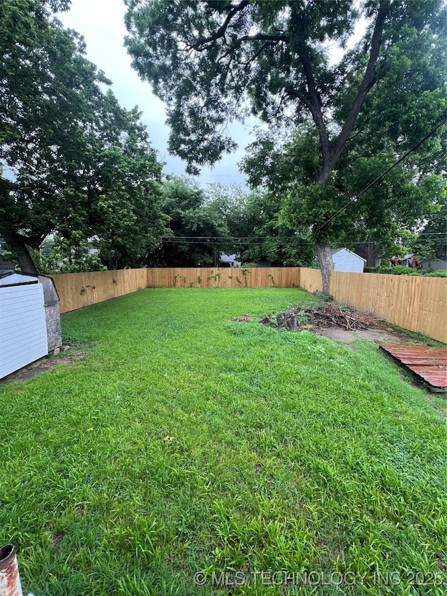 839 N New Haven Ave, Tulsa, OK 74115 - view of fenced backyard