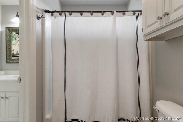 9402 E 109th St S, Tulsa, OK 74133 - bathroom featuring vanity and curtained shower