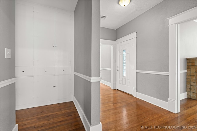 575 N 7th St, Muskogee, OK 74401 - foyer with wood finished floors and baseboards