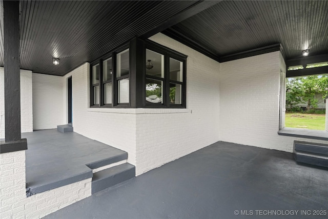 575 N 7th St, Muskogee, OK 74401 - view of covered porch