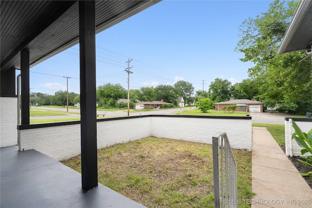 575 N 7th St, Muskogee, OK 74401 - view of green lawn