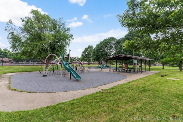 5914 E 26th St, Tulsa, OK 74114 - community play area with a lawn