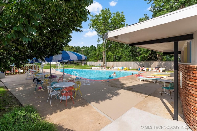 5914 E 26th St, Tulsa, OK 74114 - view of swimming pool featuring a patio