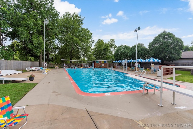 5914 E 26th St, Tulsa, OK 74114 - community pool with a patio area