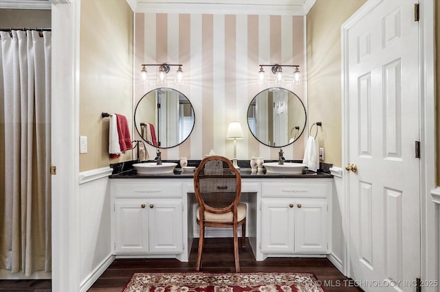 1110 N Renaissance Dr, Sand Springs, OK 74063 - full bath featuring double vanity, wood finished floors, and crown molding