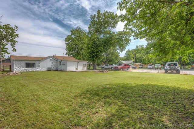 705 W Center St, Collinsville, OK 74021 - view of yard