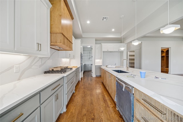 2614 E 134th Cir S, Bixby, OK 74008 - kitchen featuring stainless steel appliances, light wood-style flooring, light stone counters, decorative light fixtures, and recessed lighting