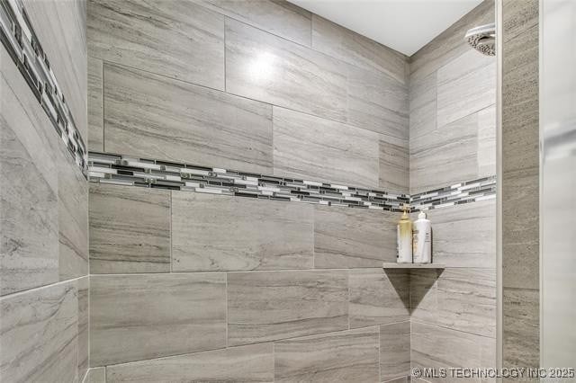 1332 N Denver Ave, Tulsa, OK 74106 - full bathroom featuring a tile shower