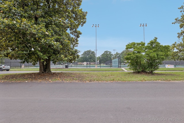 2820 W Okmulgee, Muskogee, OK 74401 - surrounding community featuring a tennis court