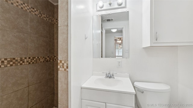 702 E Elgin Pl, Broken Arrow, OK 74012 - full bathroom featuring vanity and tiled shower