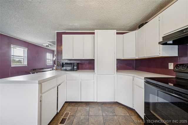 9025 N 156th Rd, Beggs, OK 74421 - kitchen featuring black appliances, a textured ceiling, a peninsula, under cabinet range hood, and white cabinetry