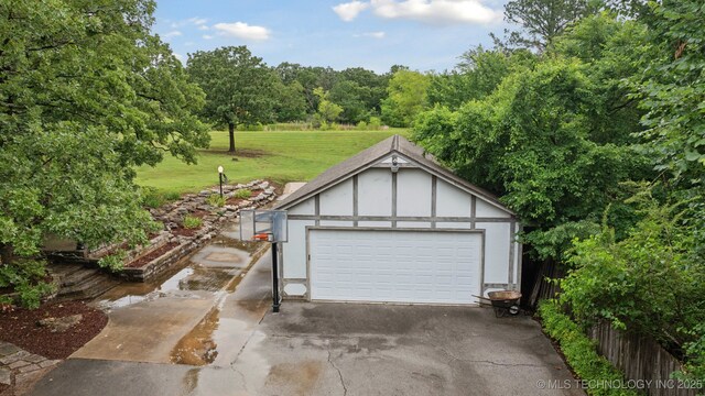 11637 W 86th St S, Sapulpa, OK 74066 - garage with driveway