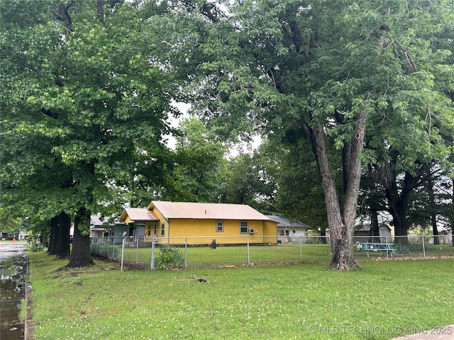 1315 W 5th St, Okmulgee, OK 74447 - view of yard