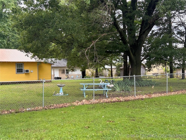 1315 W 5th St, Okmulgee, OK 74447 - view of yard