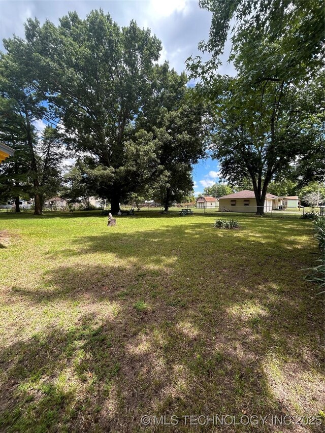 1315 W 5th St, Okmulgee, OK 74447 - view of grassy yard