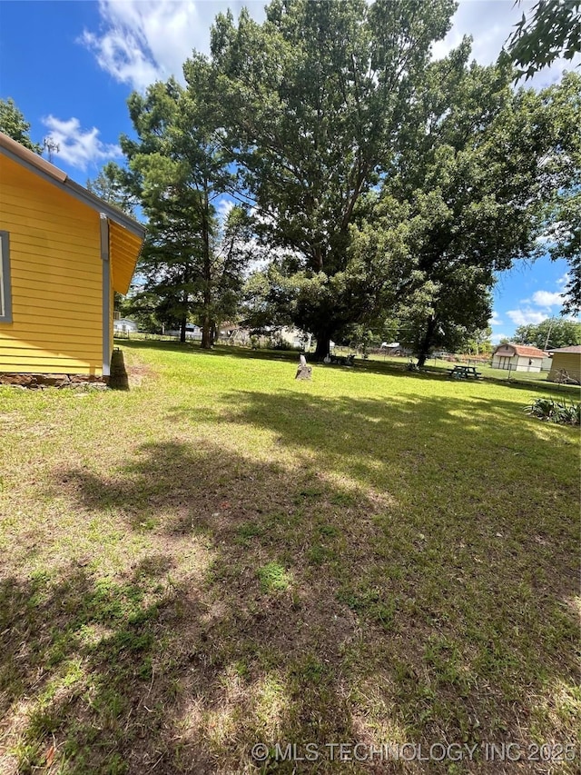 1315 W 5th St, Okmulgee, OK 74447 - view of green lawn