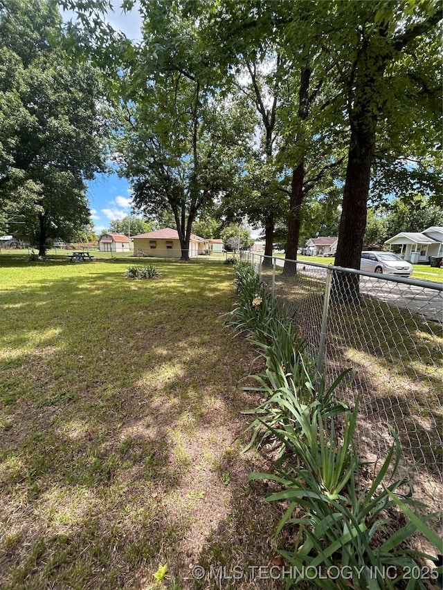 1315 W 5th St, Okmulgee, OK 74447 - view of yard