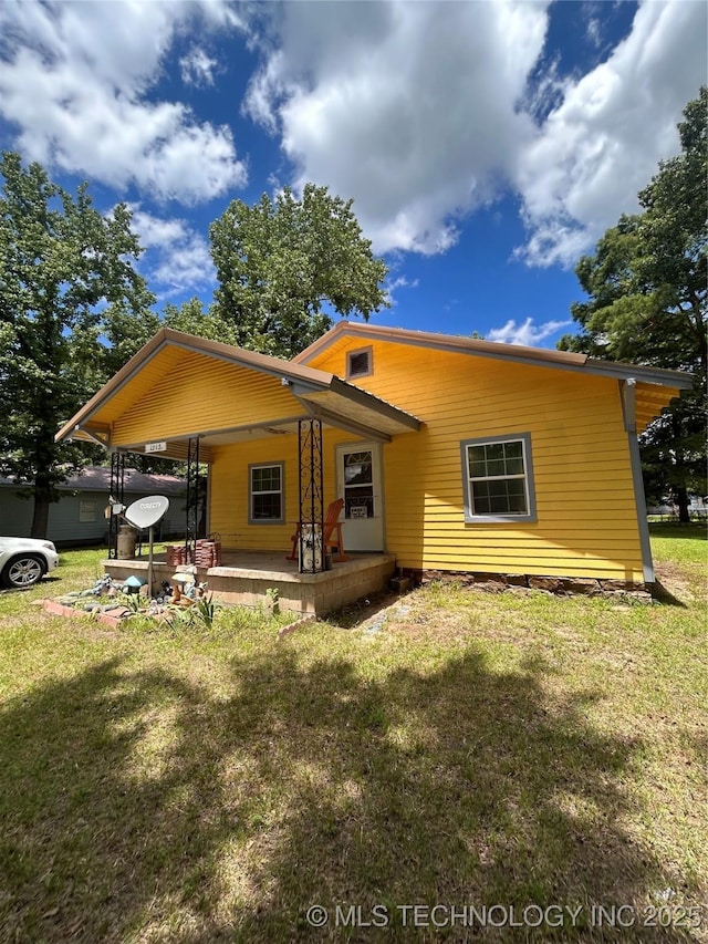 1315 W 5th St, Okmulgee, OK 74447 - view of front of house with a porch and a front lawn