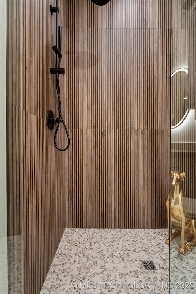 6026 E 119th Pl, Tulsa, OK 74137 - bathroom with tiled shower