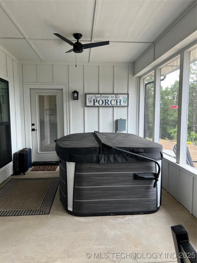 13425 SW 1025th Ave, Tuskahoma, OK 74571 - sunroom / solarium featuring a jacuzzi and a ceiling fan