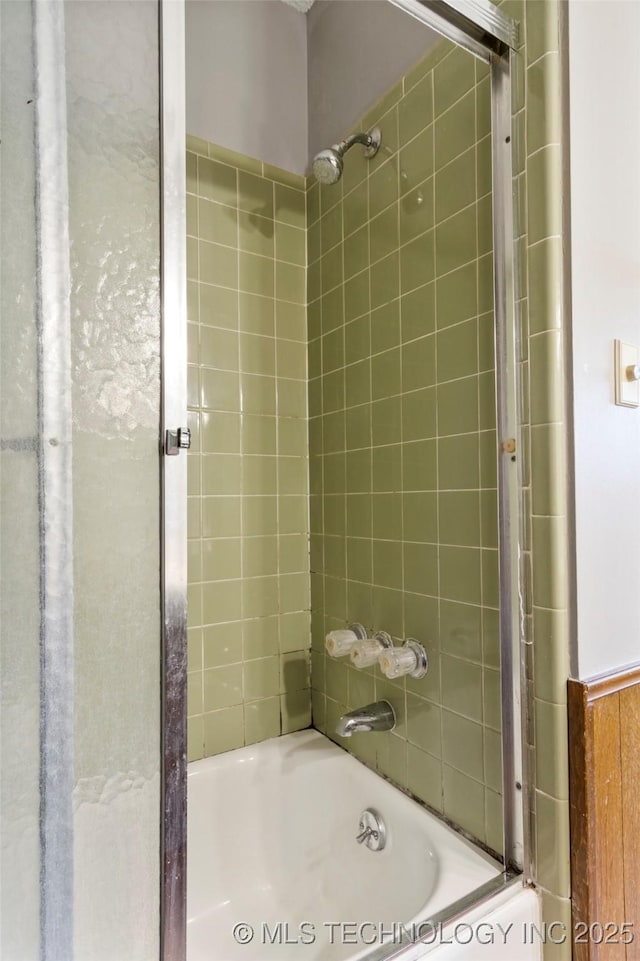 911 N Fir St, Jenks, OK 74037 - full bath with bathing tub / shower combination