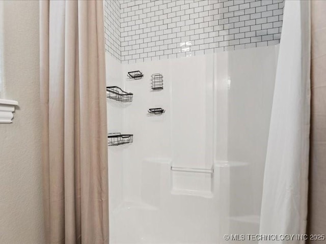 19345 S Fieldstone Dr E, Claremore, OK 74017 - full bath with shower / tub combo with curtain
