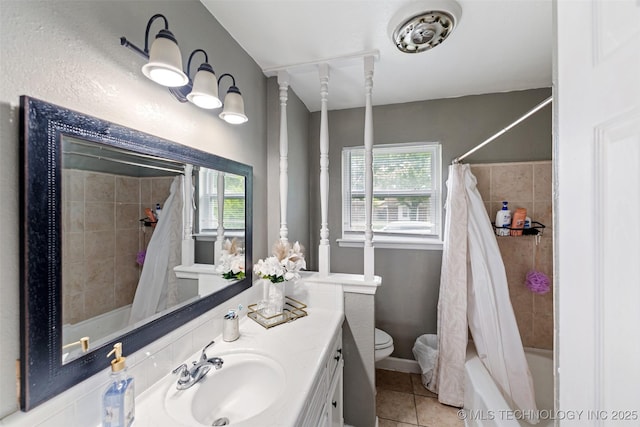 9667 E 27th St, Tulsa, OK 74129 - full bath featuring shower / tub combo, vanity, and tile patterned floors