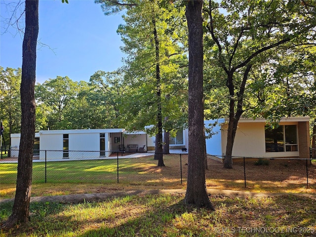 2417 Wilson St, Durant, OK 74701 - view of fenced front yard