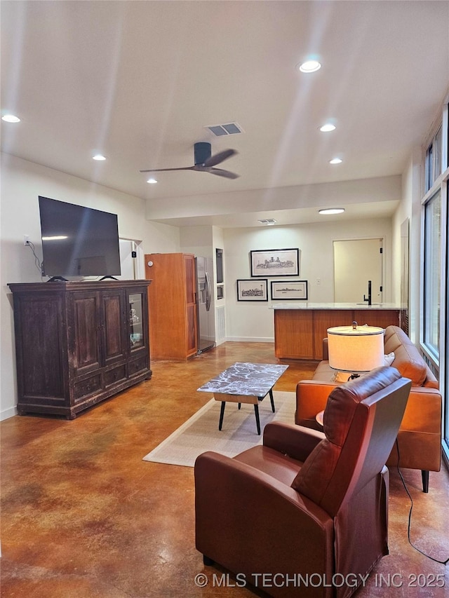 2417 Wilson St, Durant, OK 74701 - living area featuring recessed lighting and a ceiling fan