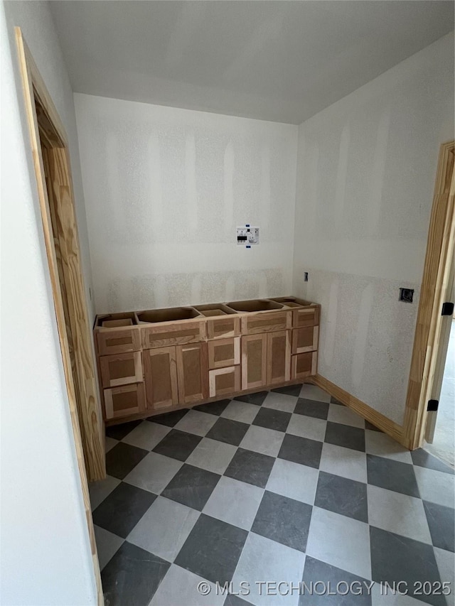 23191 E 107th St, Broken Arrow, OK 74014 - laundry area with dark flooring
