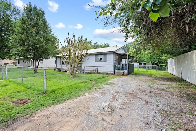 707 Bradwell St, Colbert, OK 74733 - view of front facade with a fenced backyard and dirt driveway
