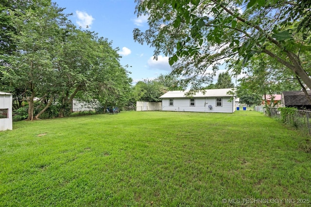 707 Bradwell St, Colbert, OK 74733 - view of yard