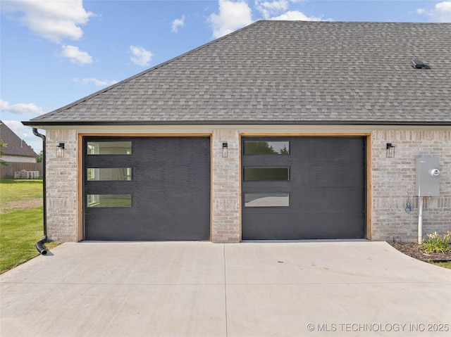 150 Chateau Bnd, Ardmore, OK 73401 - garage with concrete driveway