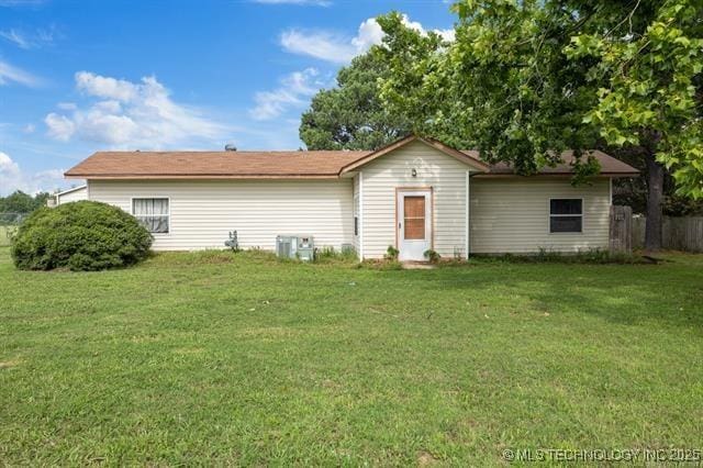 882 Stephens Rd, Eufaula, OK 74432 - rear view of property featuring a lawn