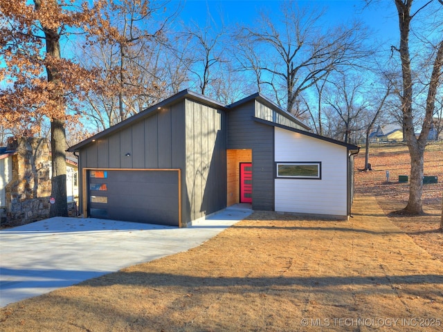7 Port Duncan Blvd, Afton, OK 74331 - contemporary house featuring an attached garage and driveway